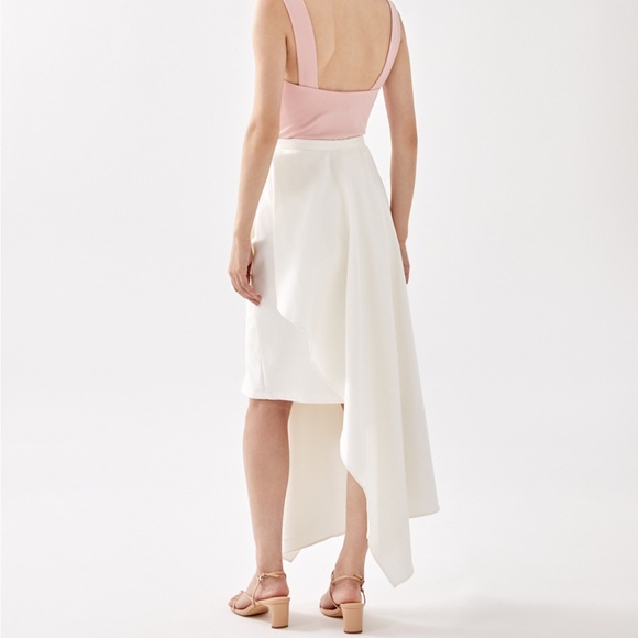 Asymmetrical waterfall skirt - Picture 2 of 10